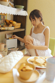 自慰内裤没脱就开始要流水了